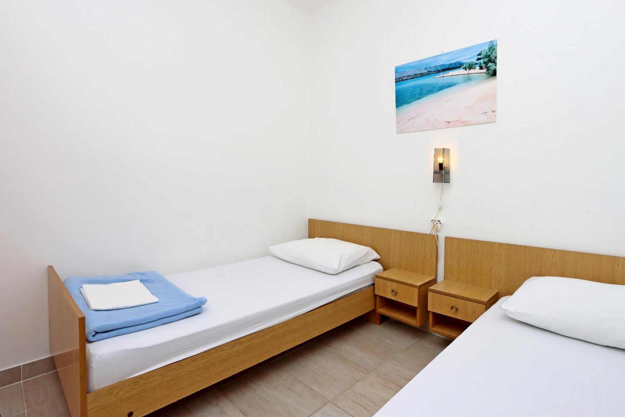 Apartments With A Parking Space Pag - 18345 Pag Town Chambre photo